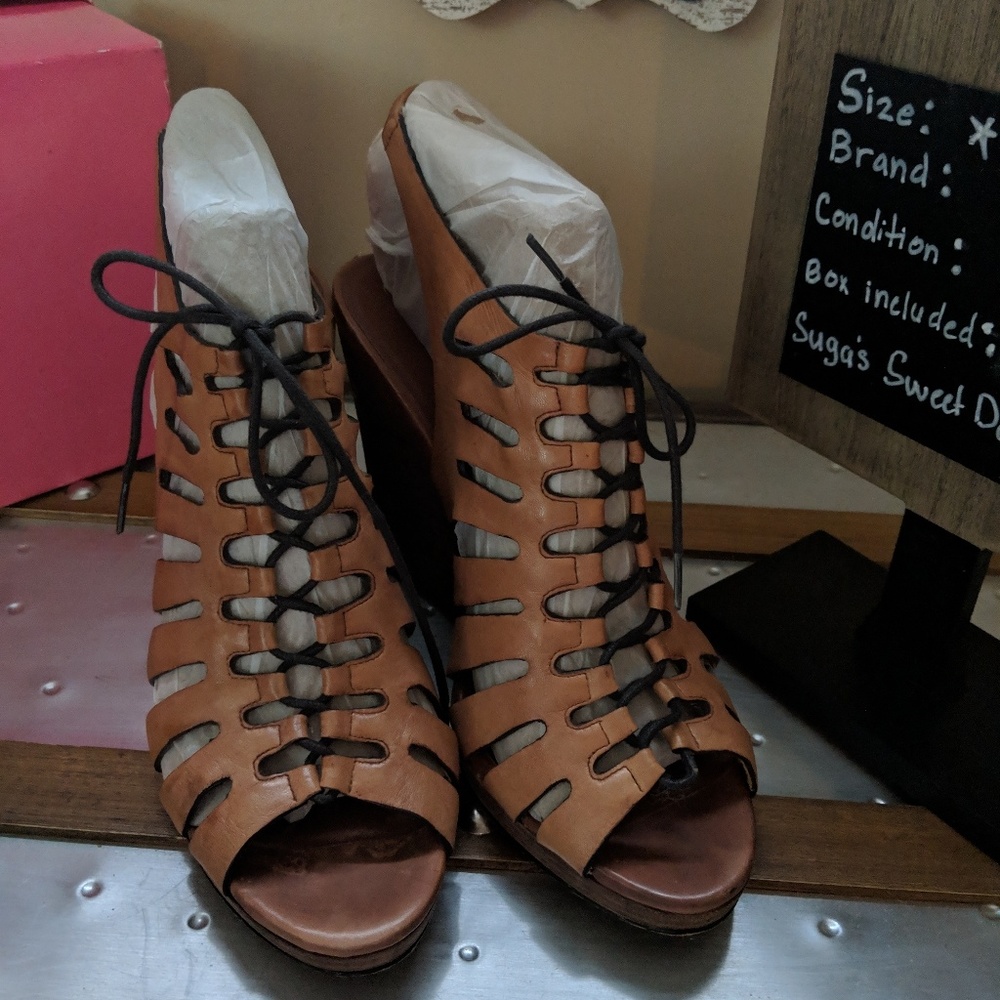 💰💰Colehaan leather laceup wedge heel rare find 11
